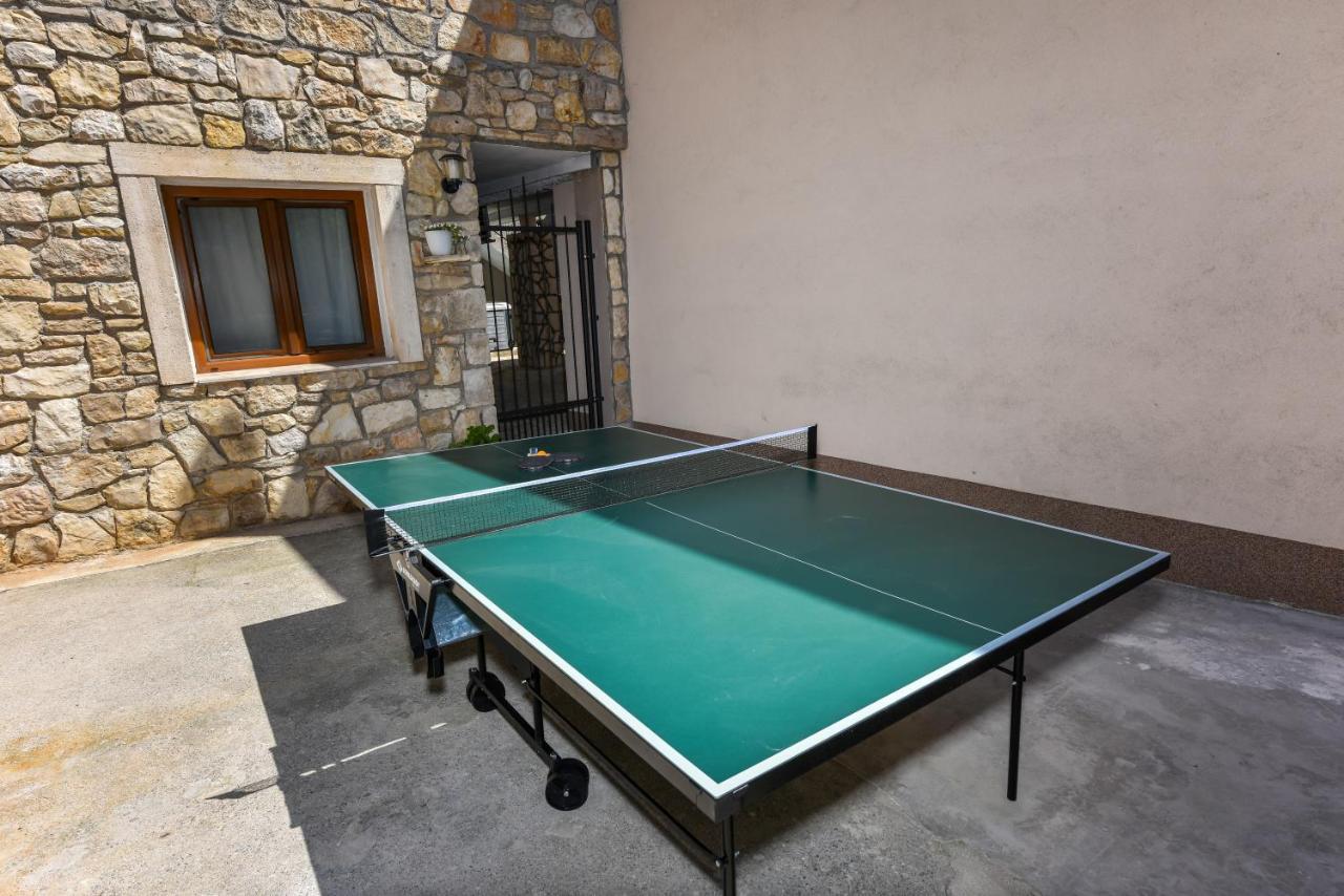 Apartment Loro With Jacuzzi Posedarje Exterior foto