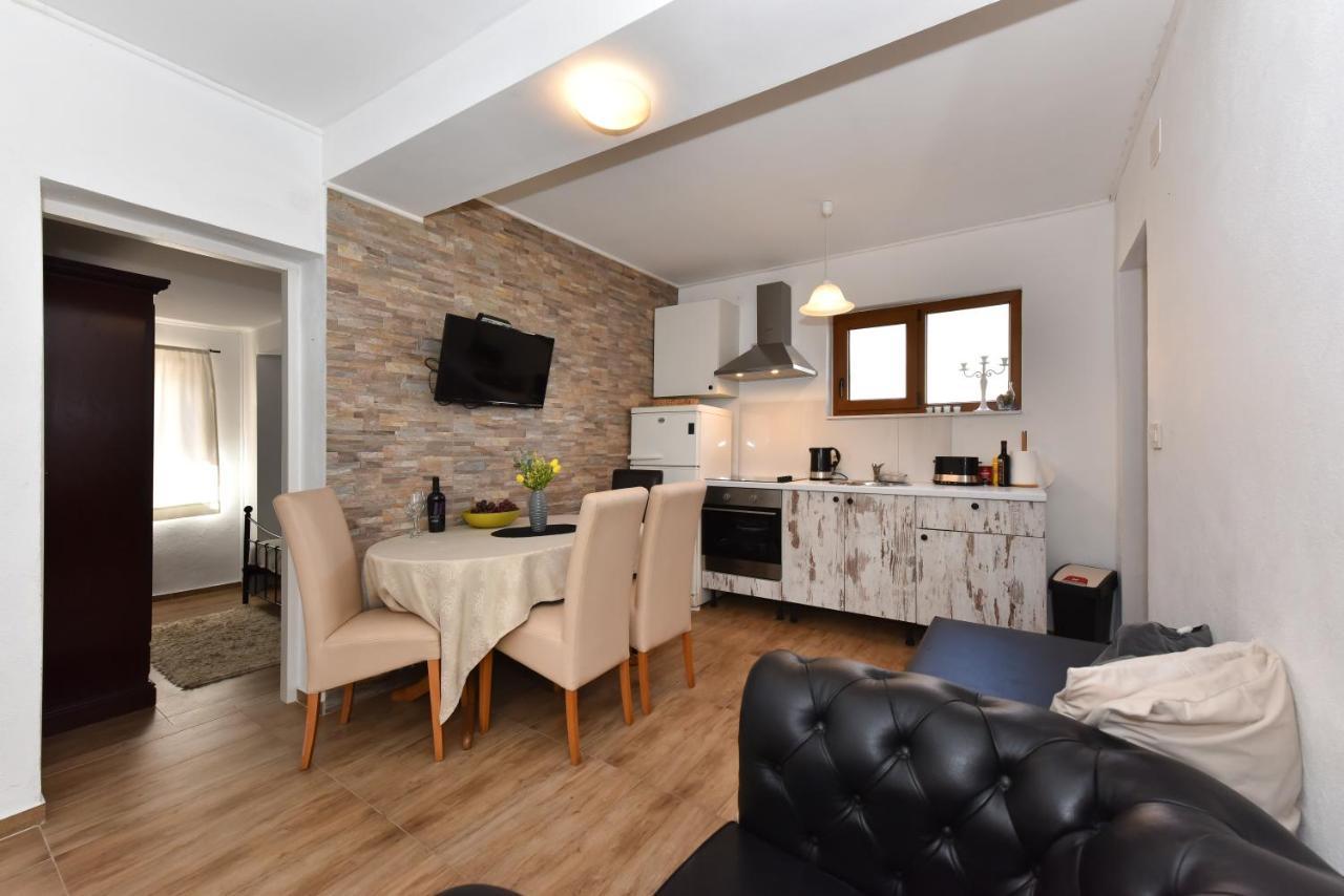 Apartment Loro With Jacuzzi Posedarje Exterior foto