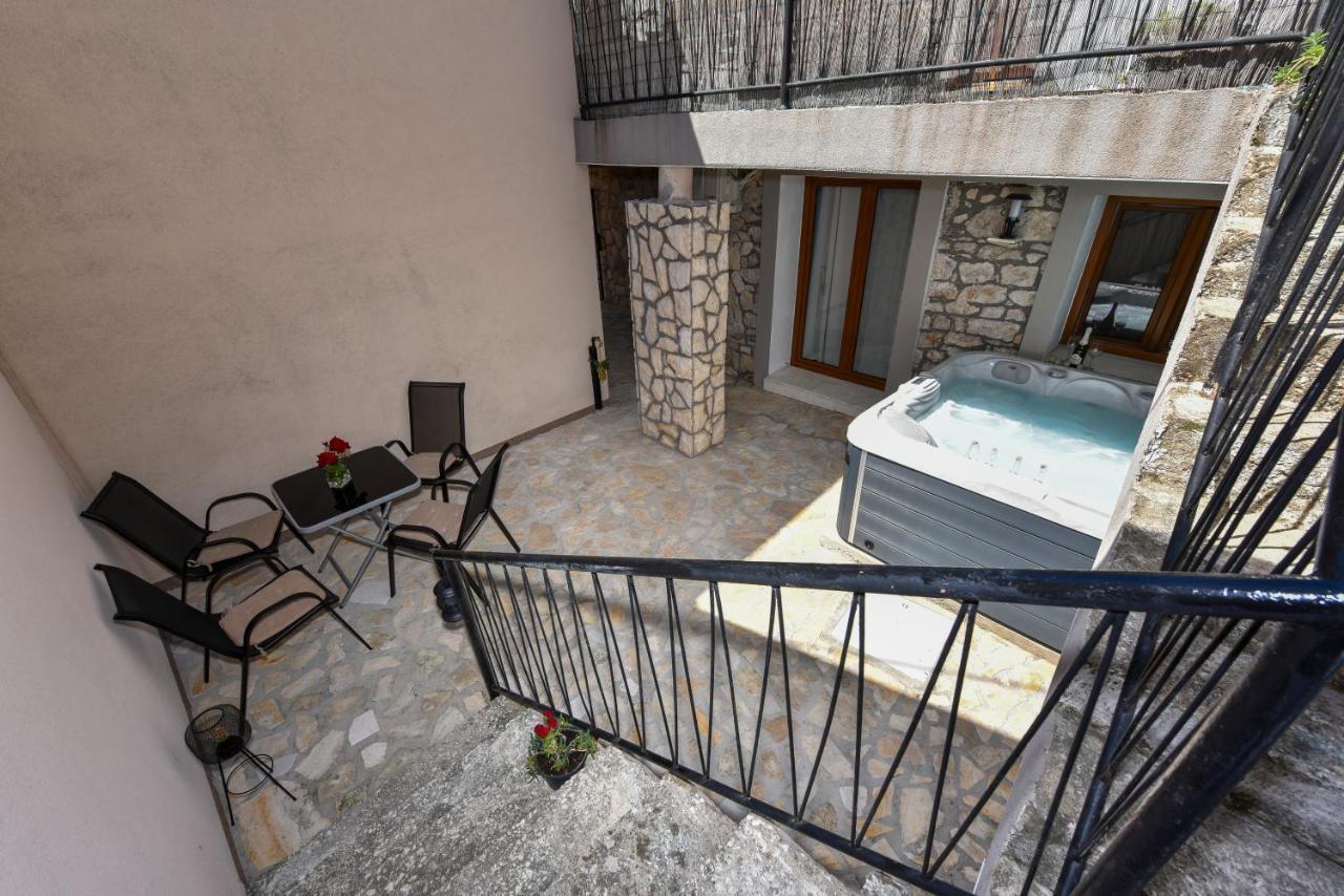 Apartment Loro With Jacuzzi Posedarje Exterior foto
